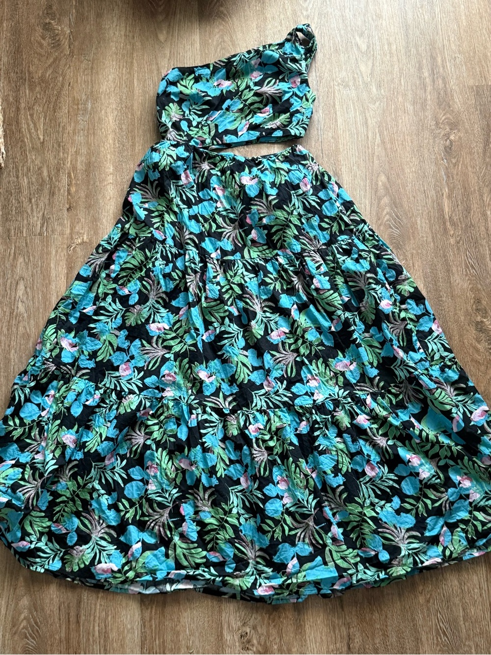 Moon River Tropical One-Shoulder Cutout Tiered Maxi Dress size Medium